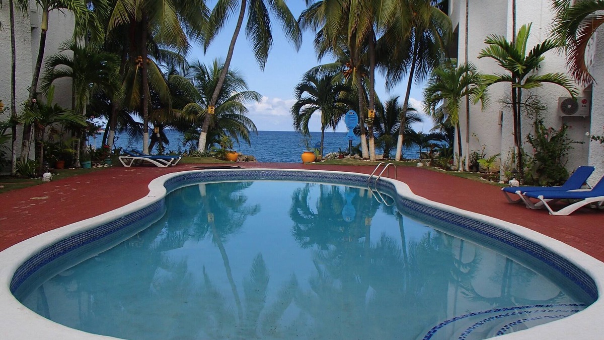 Tower Isle Apartment | Chrisanns Hidden Cove 2 bdr apt, sleeps 5, pool, beach