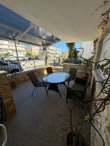 Nea Peramos Apartment | Christinas Deluxe Apartment