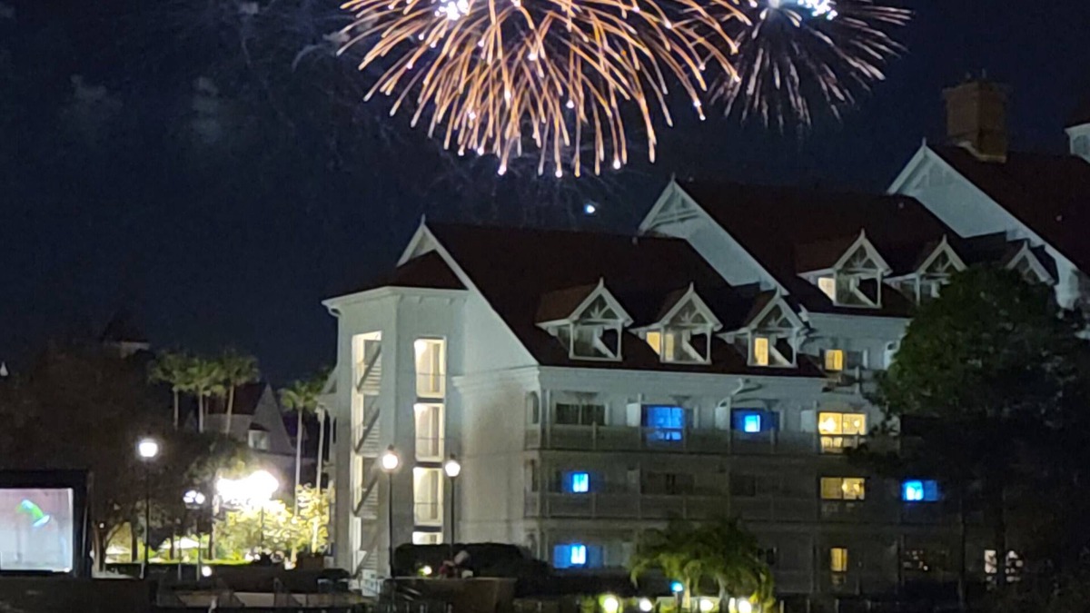 Bay Lake Apartment | Christmas at Disney's Grand Floridian