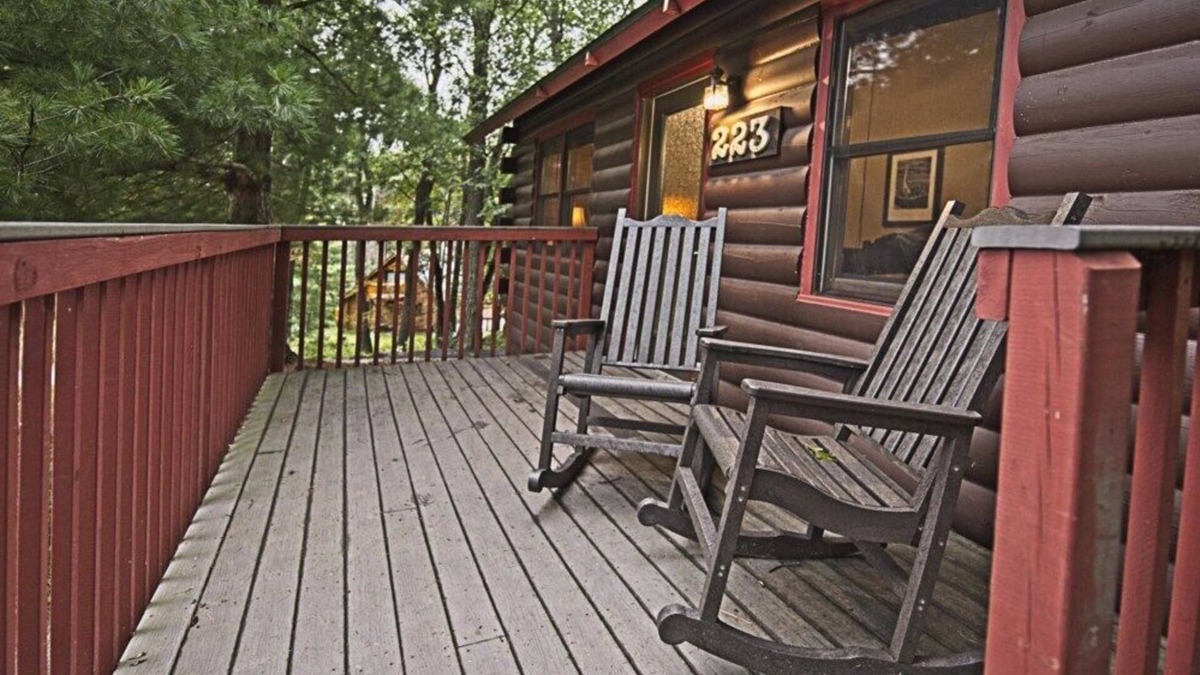Wisconsin Dells Cabin | Christmas Mountain Village™ -Grand 2 Bedroom Cabin