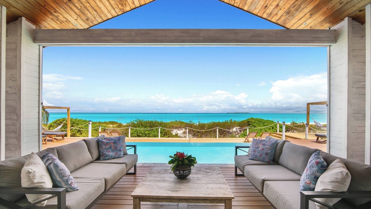 Jimmy Hill House | ✨CHRISTMAS SPECIAL! ✨Oceanfront 5BR Luxury Villa with Infinity Pool & Hammocks!