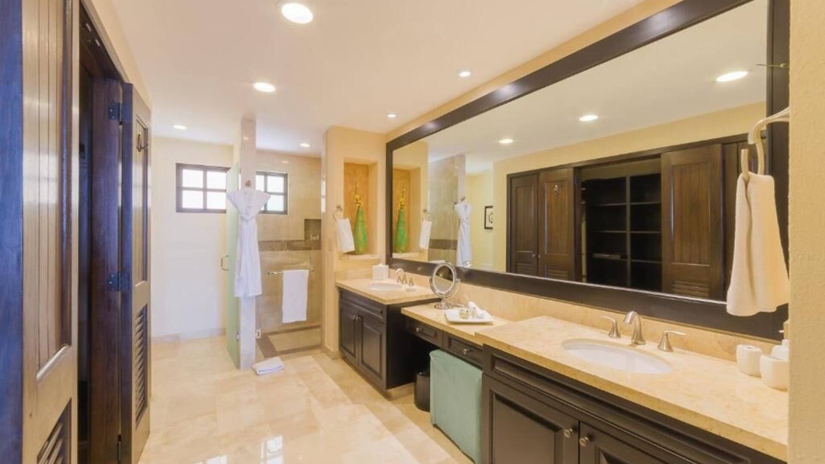 Conchas Chinas Resort | Christmas week at Garza Blanca luxury resort: 2-bdrm Beachfront suite in PV.