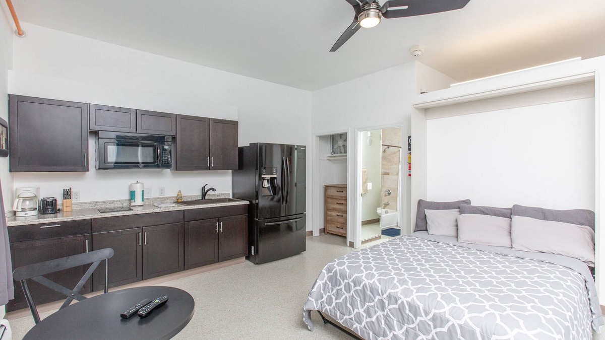 Abbott Loop Apartment | Chugach Mountains View South Anch Premium Suite