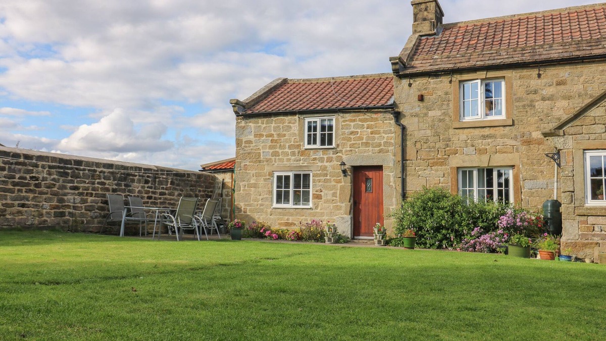 Sawley Cottage | CHURCH FARM ANNEX, pet friendly, with a garden in Ripon