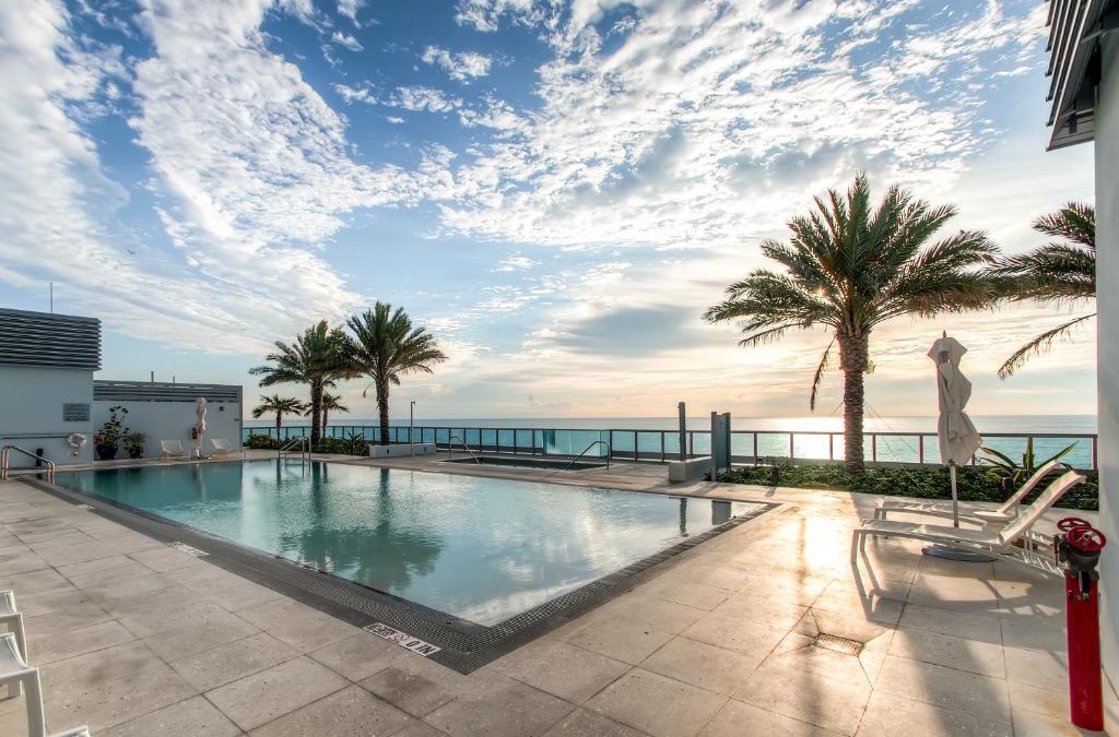 North Beach Apartment | Churchill Suites Monte Carlo Miami Beach