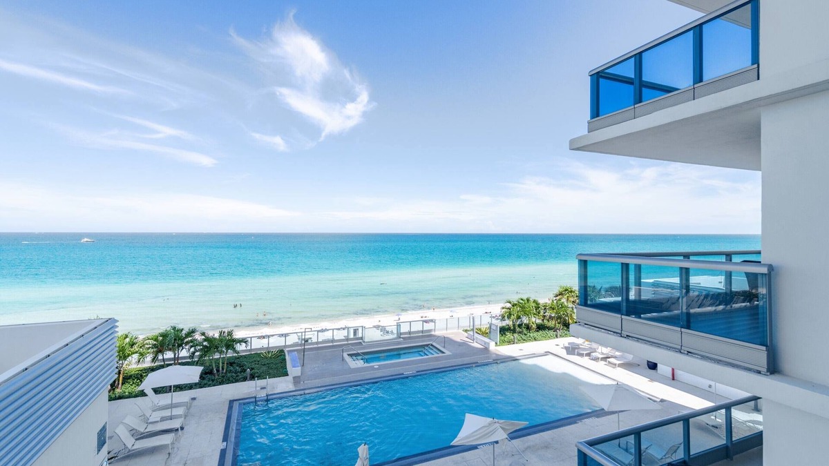 North Beach Apartment | Churchill Suites Monte Carlo Miami Beach