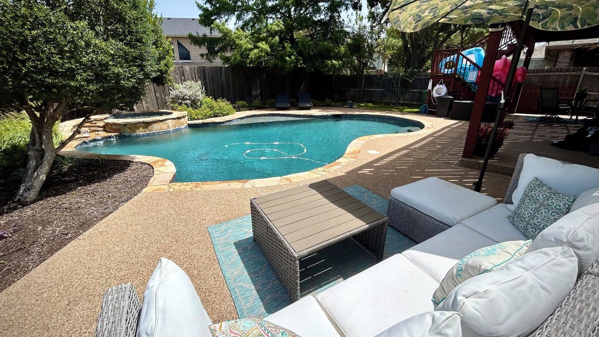 Southeast Arlington House | Ciao Bella! KING/Queen Beds, Pool/Spa-Spacious 2 story home centrally located!nn
