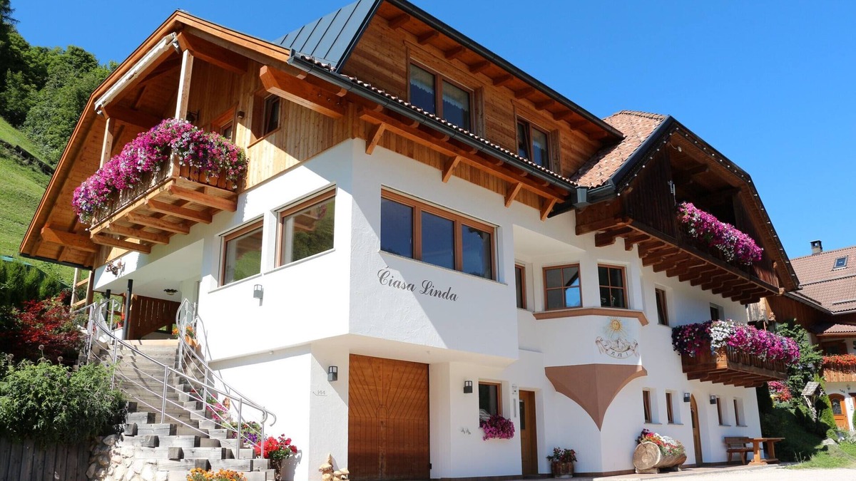 Longiaru Apartment | Ciasa Linda, Apartment 3 with a beautiful view of the Dolomites
