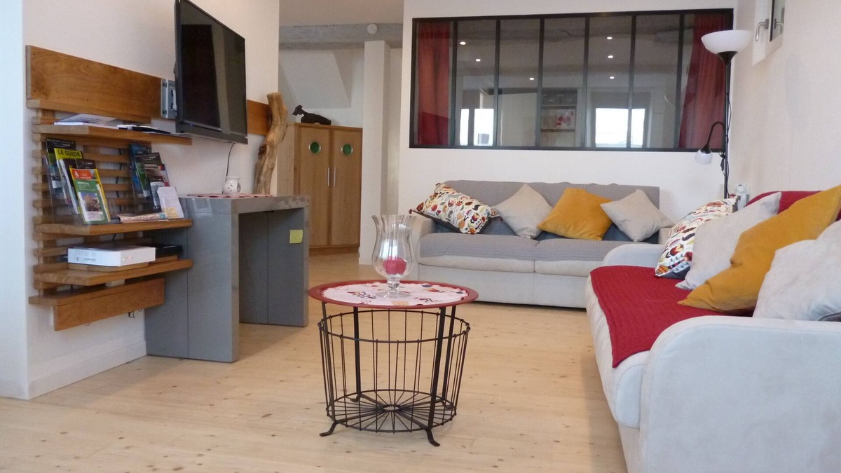 Ciboure Apartment | CIBOURE/SAINT-JEAN-DE-LUZ, large apartment 3 * + private garage. Ground floor. Easy access.