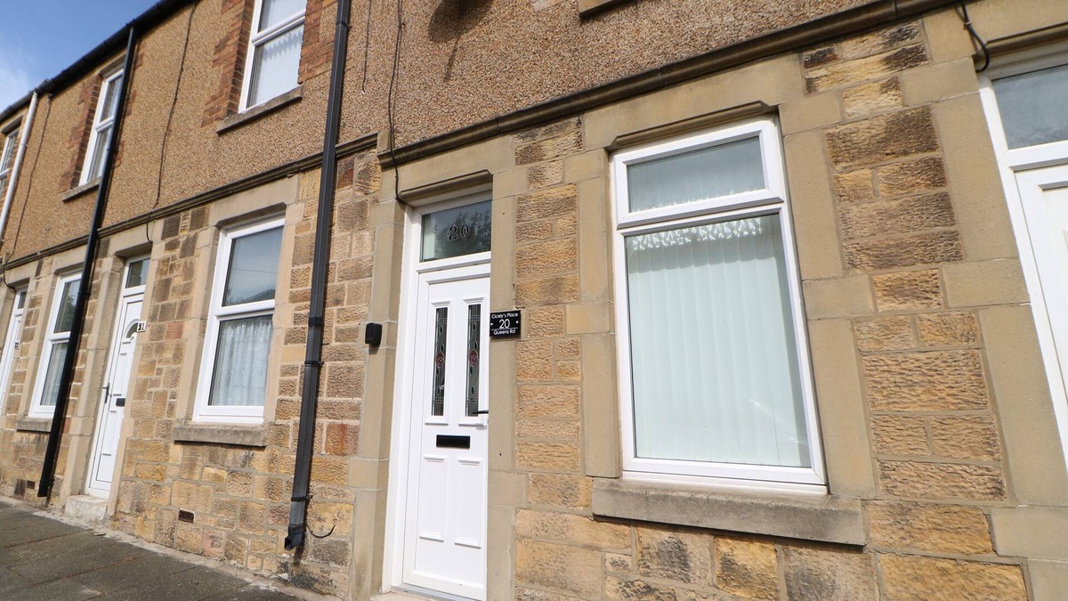 Seaton Sluice Apartment | CICELY'S PLACE, pet friendly, country holiday cottage in Newcastle