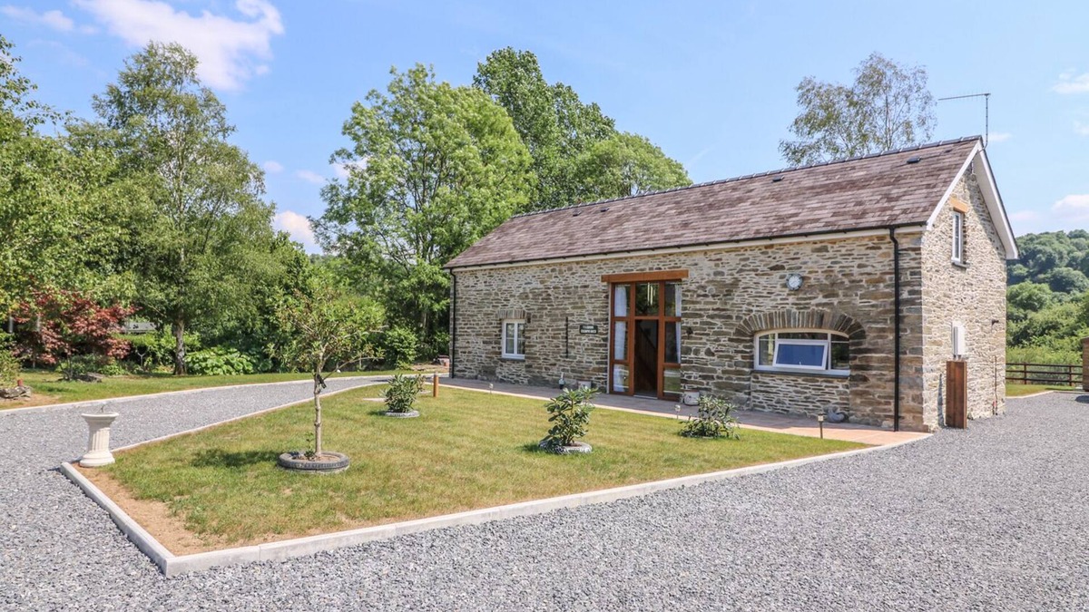Llangeler Cottage | CILGWYN BACH, pet friendly, country holiday cottage in Llandysul