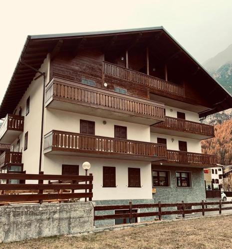 Isolaccia Apartment | Cima de' Piazzi Apartment 1
