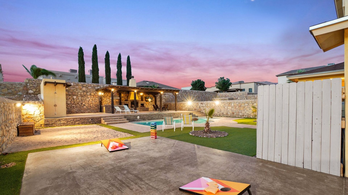 El Paso House | Cimarron Oasis. Heated Pool and Movie Theater