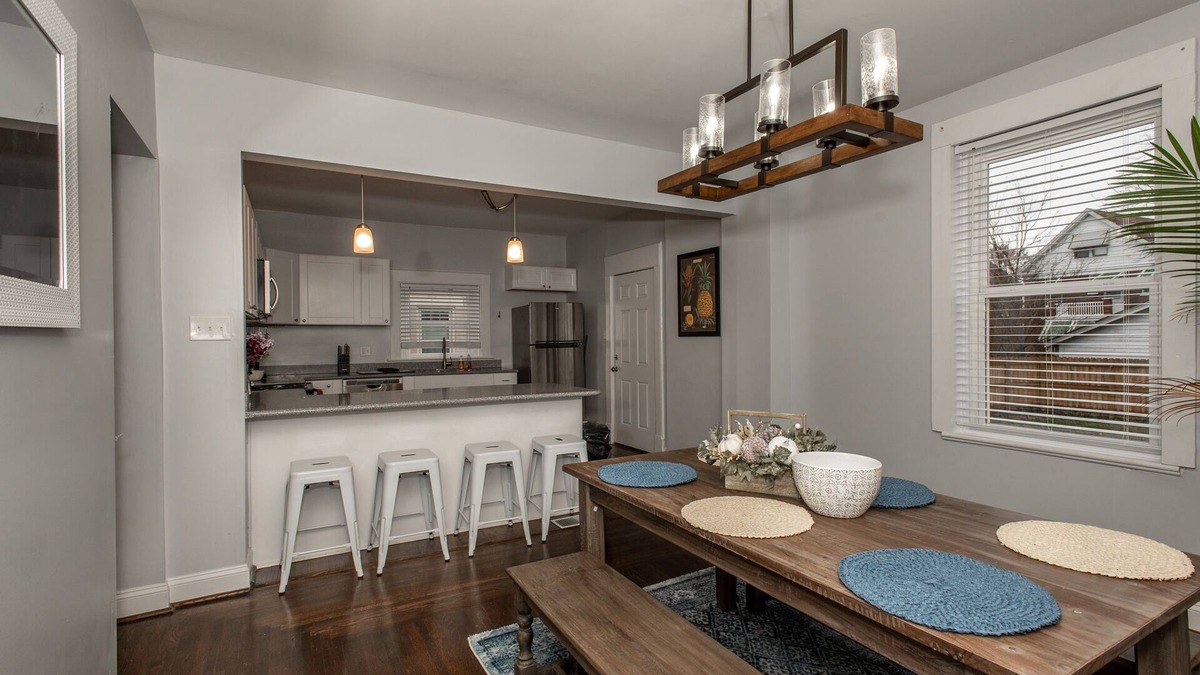 St. Bernard House | Cincy home sleeps 18!