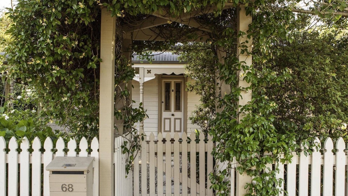 Berry House | Circa 1890 Berry - Holiday Cottage Central Location Pet Friendly