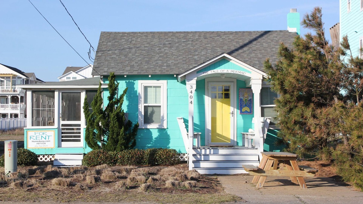 Nags Head Cottage | Circa 1953 beach cottage.this is 'old school' beach at it's best!