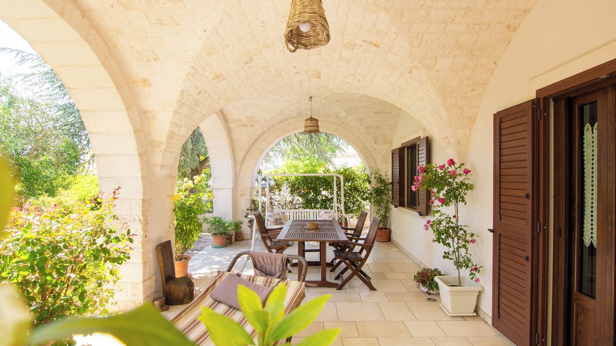 Cisternino House | Cisternino-Trullie and Lamie: Grove in Valle D'Itria, "L'Ulivo" accommodation