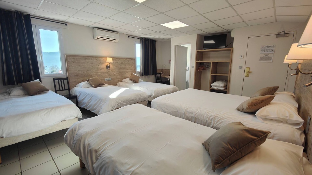 Millau Hotel | Cit'Hotel Restaurant Bowling de Millau
