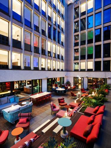 Faubourg-du-Roule Hotel | citizenM Paris Champs-Élysées