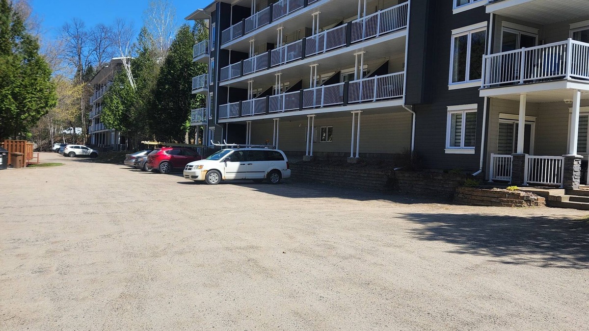 Mont-Tremblant Village Condo | CITQ 314539nComfy Old Village location that is close to park, pool and amenities