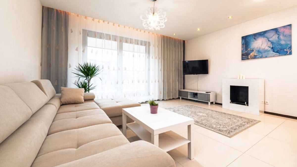 Wroclaw City Center Apartment | City Center Apt - Parking, Balcony, Workspace, AC - by Rentujemy