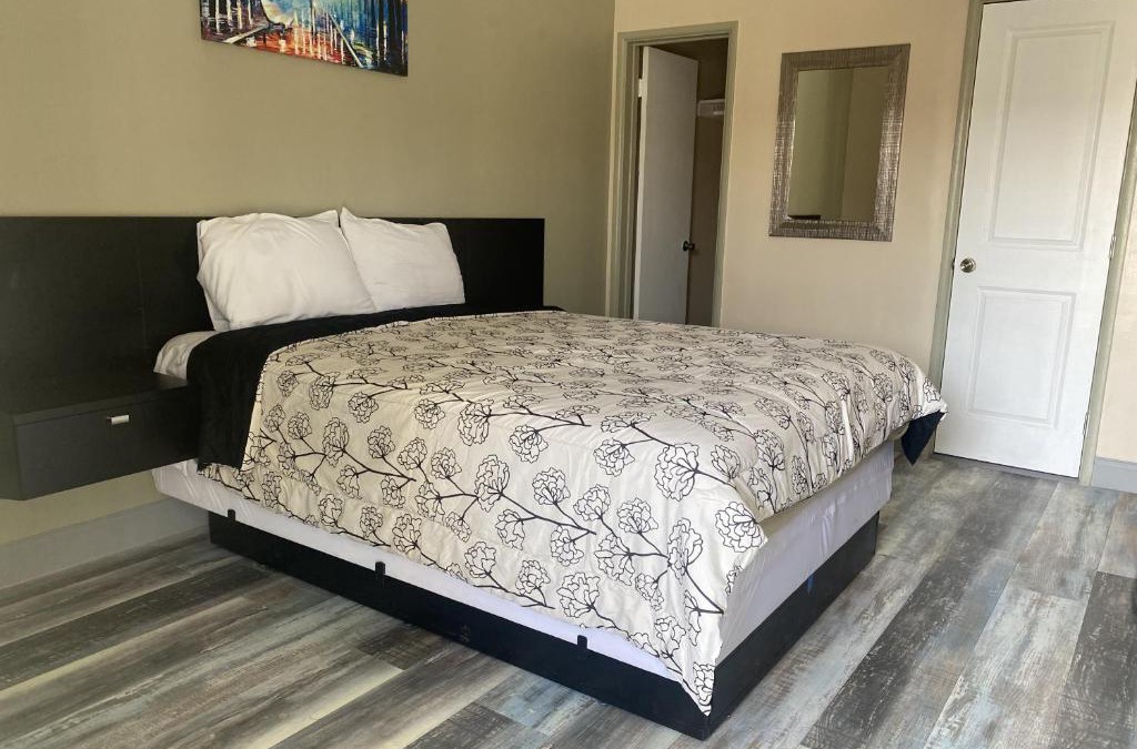 Five Points Northeast Hotel | City Center Motel - Oxnard