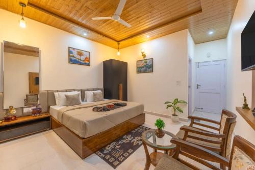 Kasauli Hotel | City Central Hotel l AC Rooms & Mall Road Kasauli