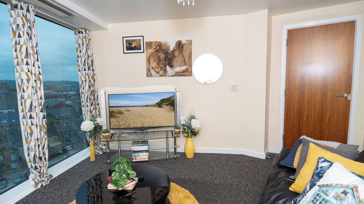 Bradford Apartment | City Centre Location-Family Friendly-Free Parking