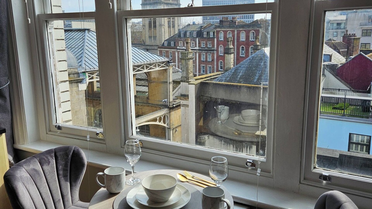 Bristol Floating Harbour Apartment | City centre location studio