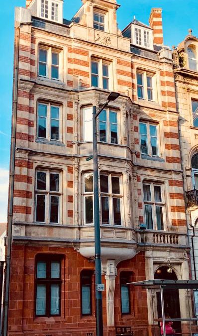 Castle Quarter House | City Centre Mansion Sleeping 1 to 23