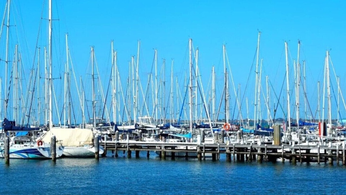 Geelong Apartment | City Centre Unit Overlooking Ryrie Street