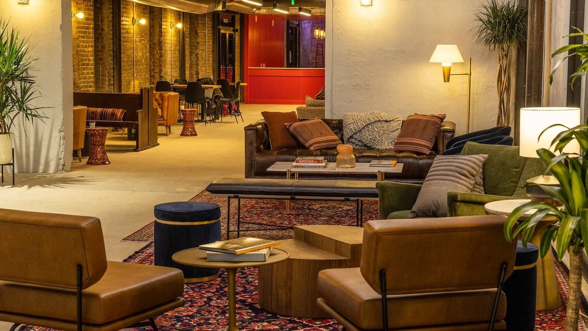 People's Freeway Hotel | City Chic Getaway, evo Comfort, Ideal for Outdoors, Dogs Are Welcome!