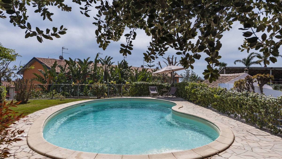Picanello-Ognina-Barriera-Canalicchio Apartment | City Cottage with Garden and Pool by Wonderful Italy