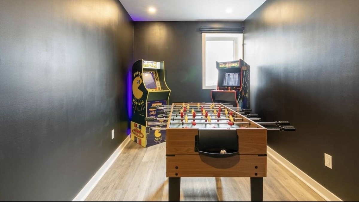 Mercier-Hochelaga-Maisonneuve Apartment | CITY ESCAPE IN STYLISH APARTMENT AT ANJOU