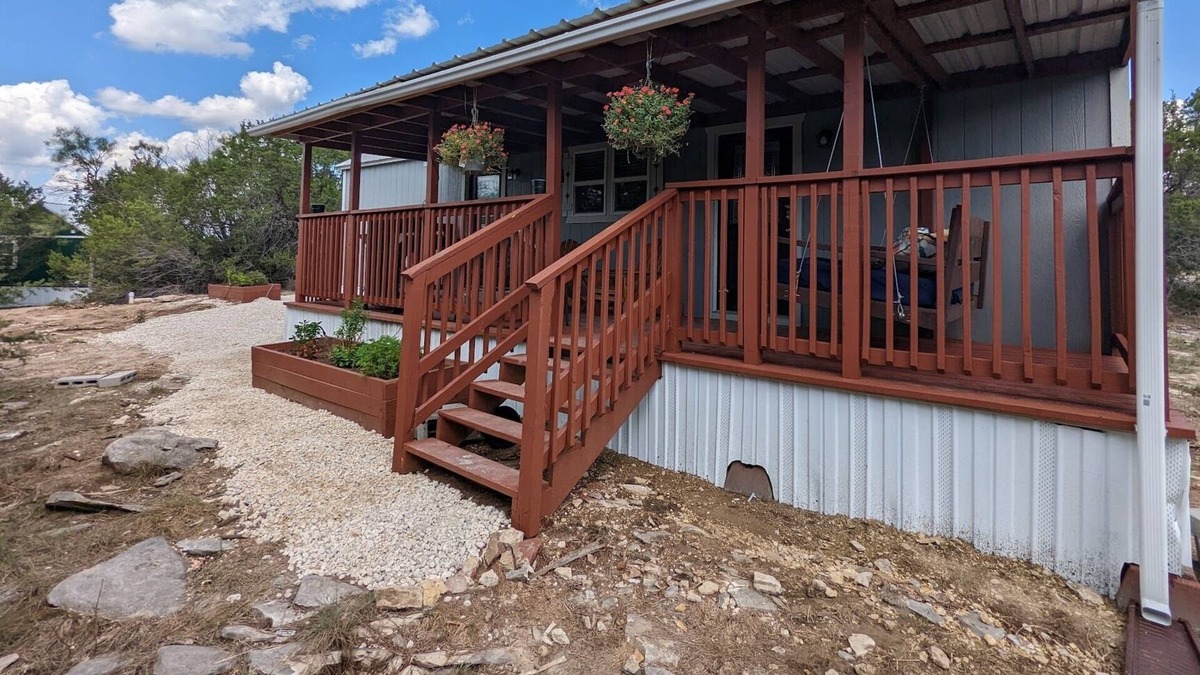 Paluxy House | City Escapes Cabins, Daisy Cabin