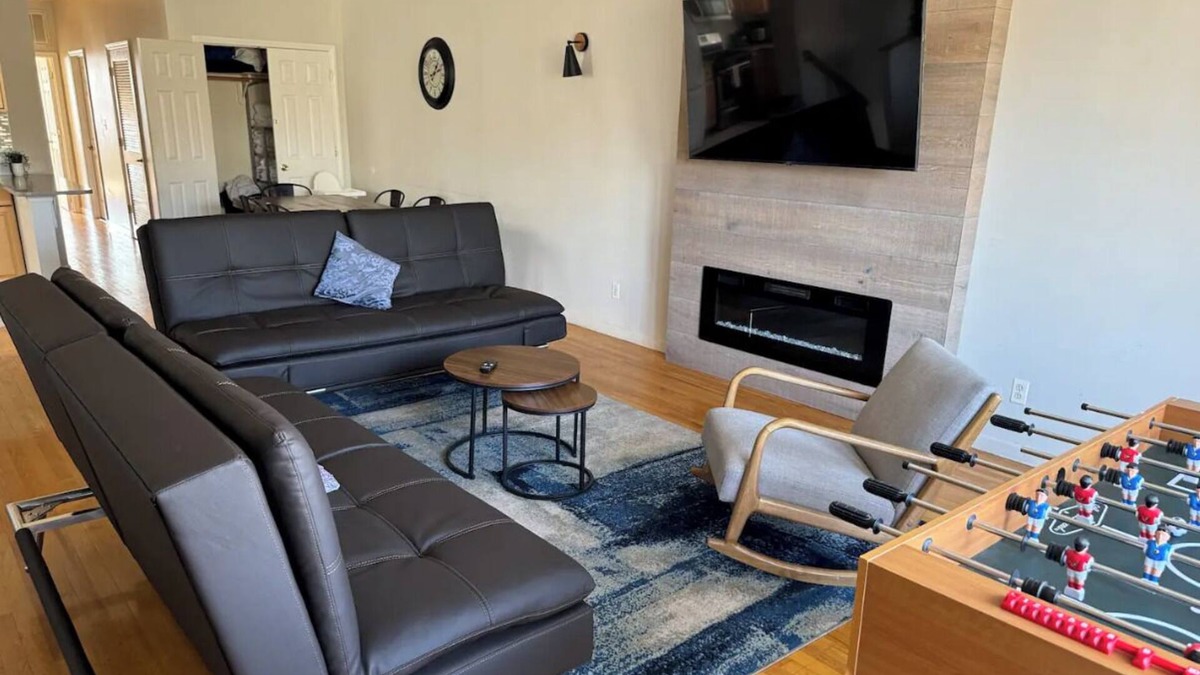 Greenville Apartment | City Explorer- simple check in 12ppl with 2 king beds