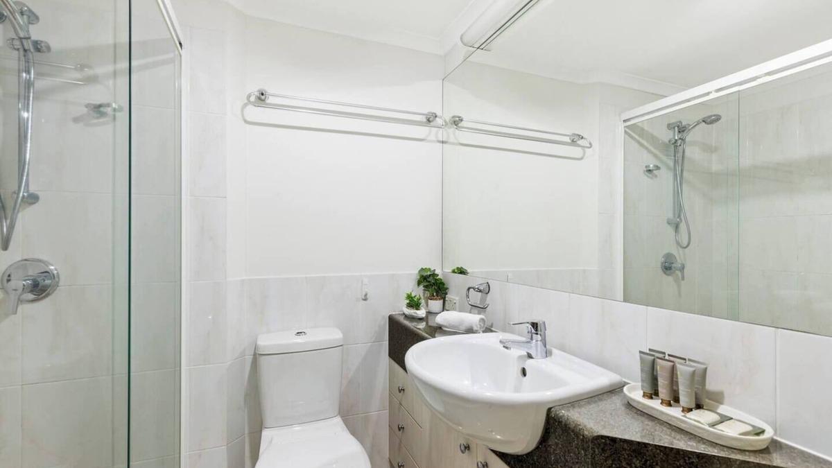 South Brisbane Apartment | City Haven, 2Bed/2Bath, Parking, Balcony