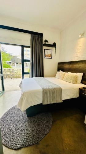 Downtown Johannesburg Apartment | City Living Apartment 119 - Private Balcony, Washing Machine & Fast WiFi