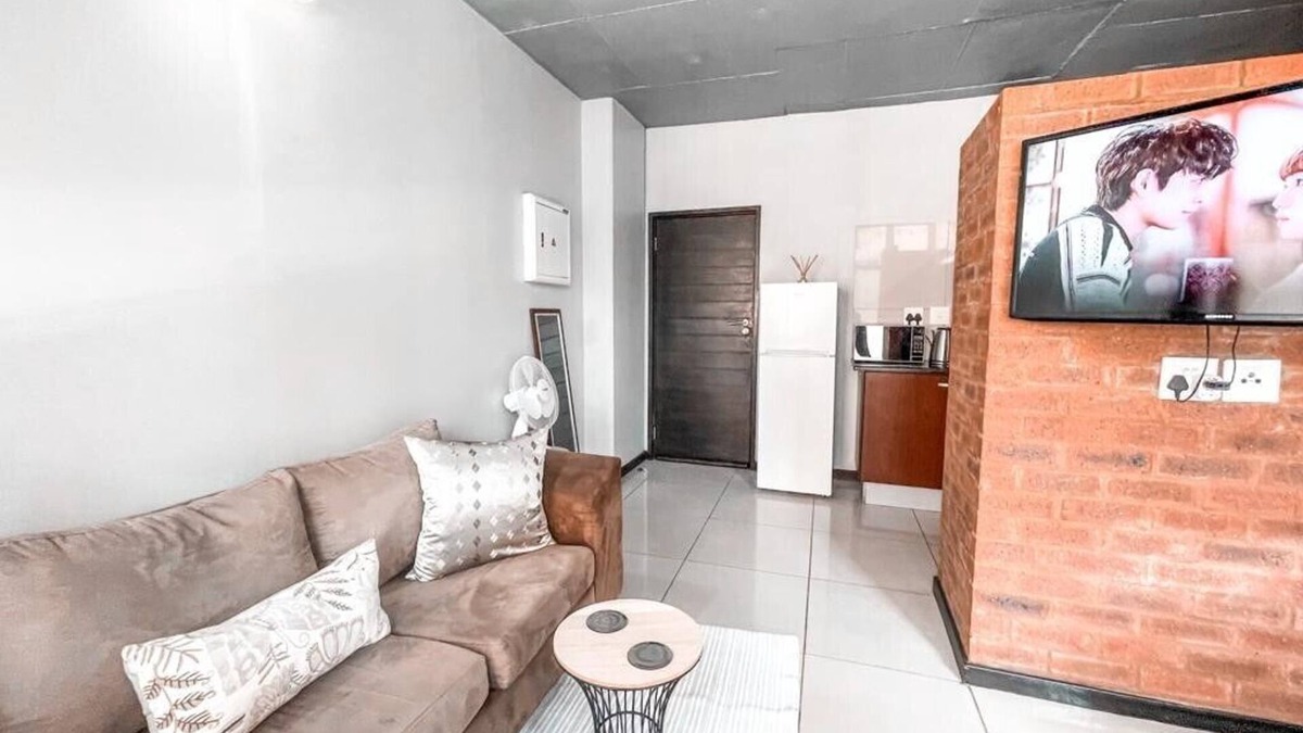 Braamfontein Apartment | City living by Nelson Mandela bridge