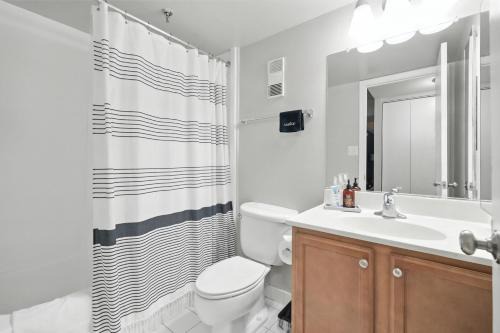 Crystal City Apartment | City Luxry Free Parking Sleeps 8 Prime Loc