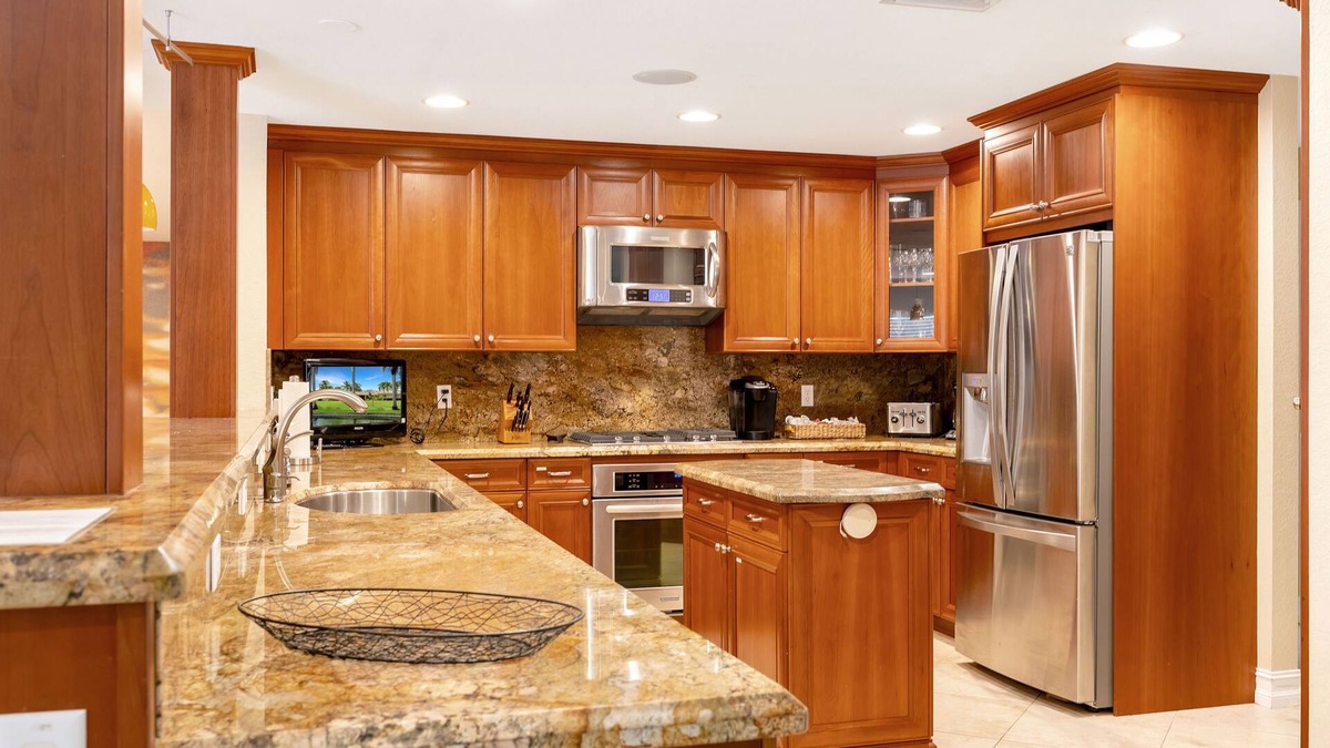 Parkland House | City Oasis is a Gorgeous Home with a Pond, Pool table, Poker, and Heated Pool!