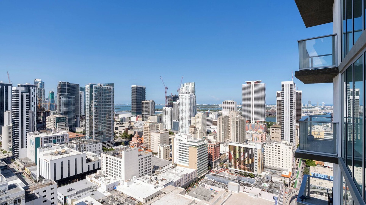 Downtown Miami Apartment | City/Ocean Views/Central/Skyrise