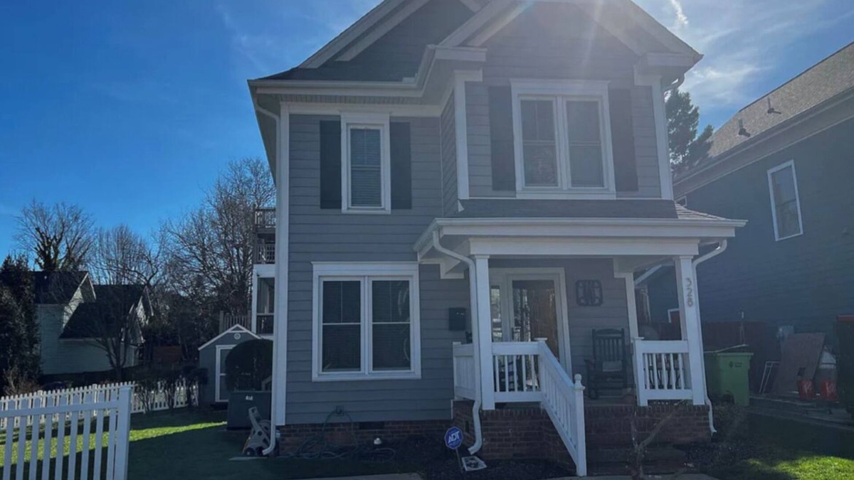 Downtown House | City of Oaks cottage in Raleigh