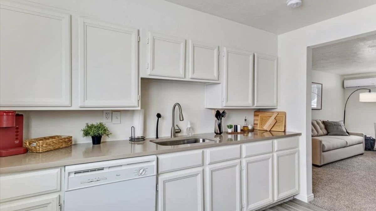 Bountiful Apartment | City Park | PickleBall Courts | 5 Mins off i15!