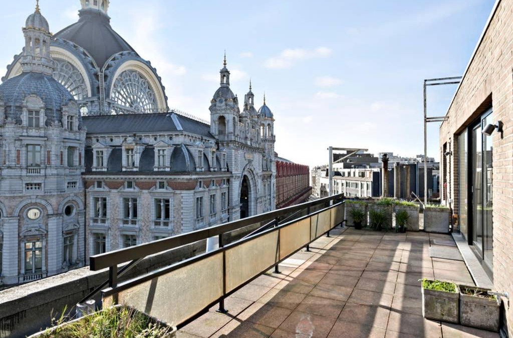 Statiekwartier Apartment | City PENTHOUSE, rooftop terrace, free NETFLIX, wifi and airco