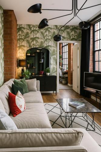 Birmingham City Centre Apartment | City Penthouse with 3 floors , Super King Bed , with secret garden