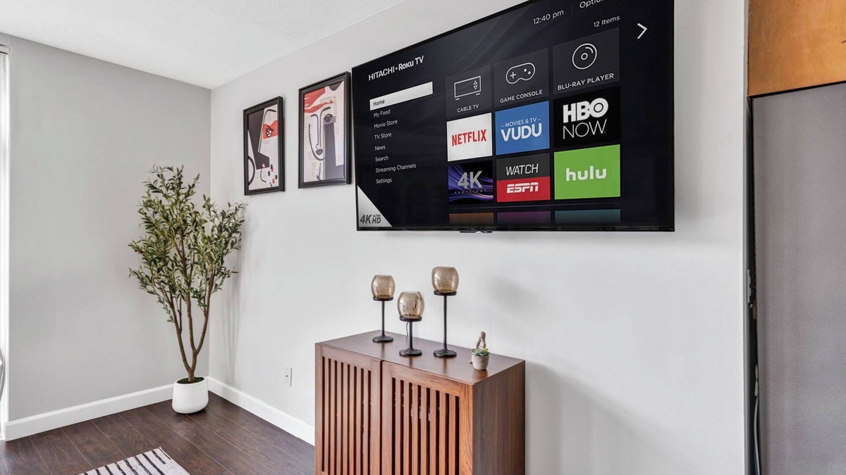 Ohio City Apartment | City Suite, Free Parking, 24/7 Hour Gym