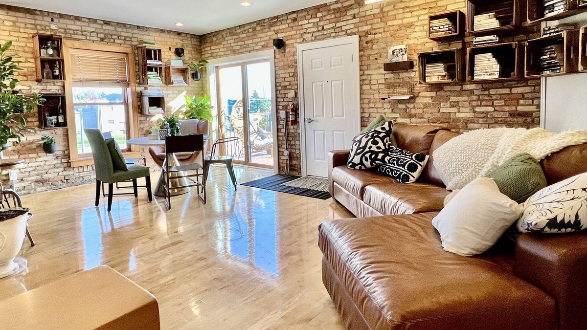 Lansing Apartment | City Treehouse Loft & Balcony - Old Town Lansing