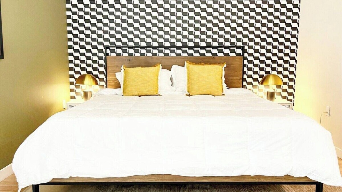 East Village Apartment | City View Apartment in Downtown!