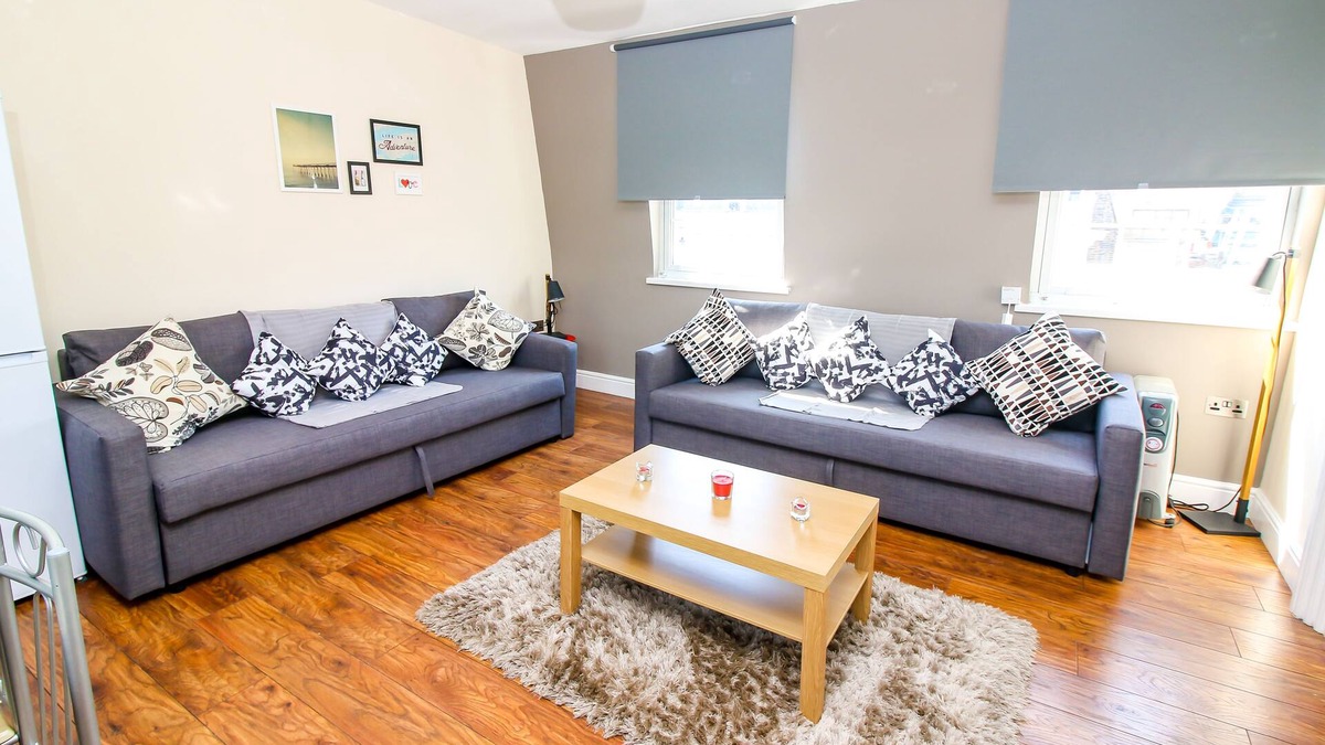 Spitalfields Apartment | City view flat at Liverpool st Brick Ln